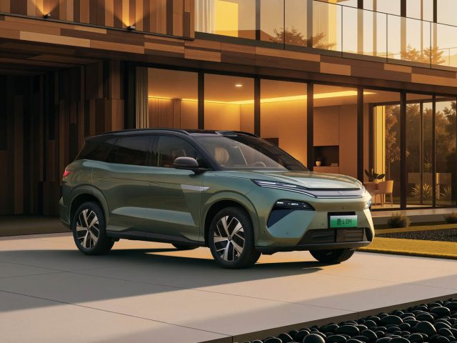 BYD Tang L DM — вид спереди в три четверти