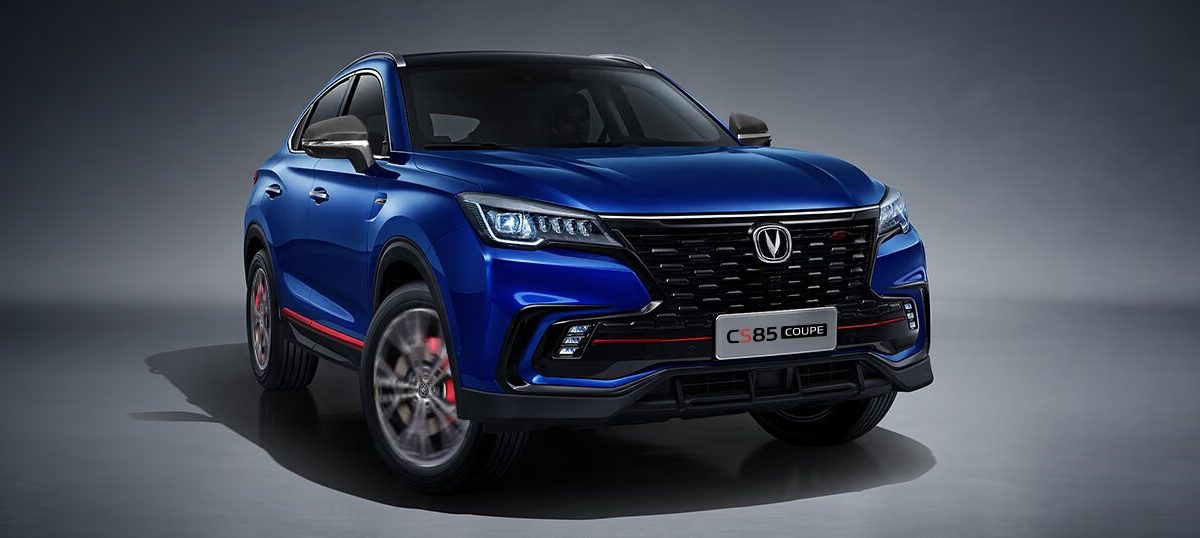 Синий Changan CS85 Coupe спереди в три четверти