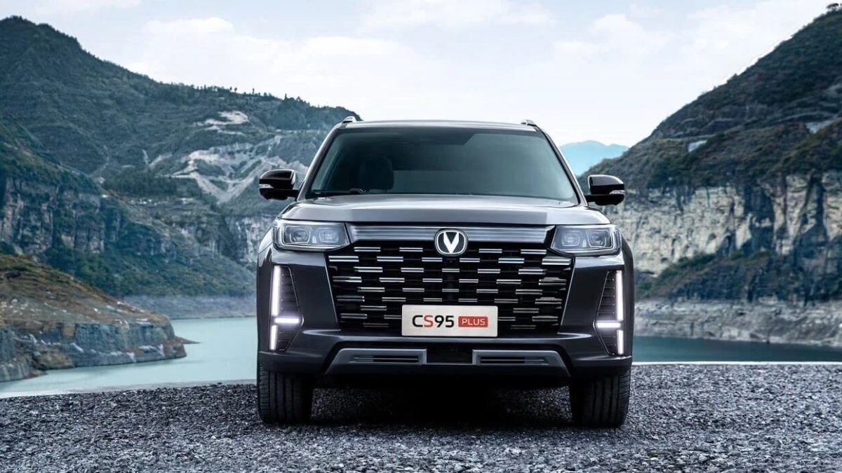 Changan CS95, вид спереди