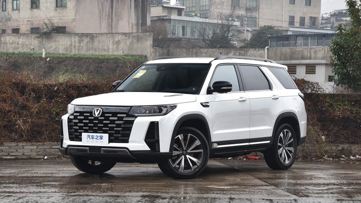 Changan CS95 — кадр 15
