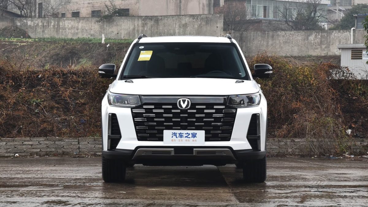 Changan CS95 — кадр 16