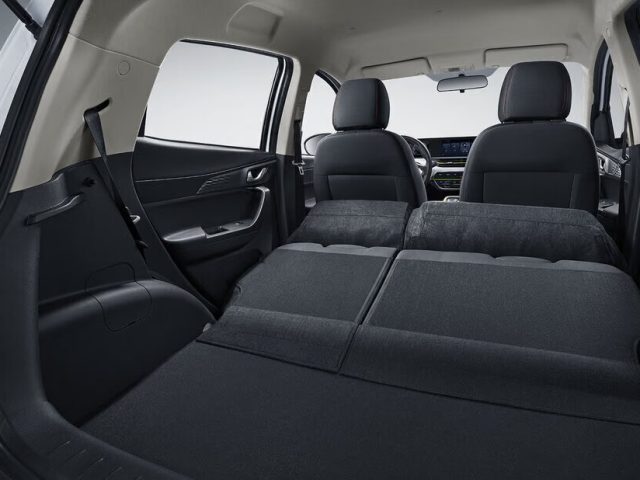 Changan E-Star — салон со сложенным задним рядом