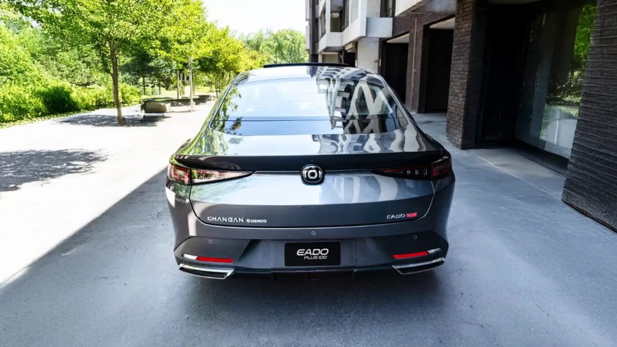 Changan Eado Plus, вид сзади