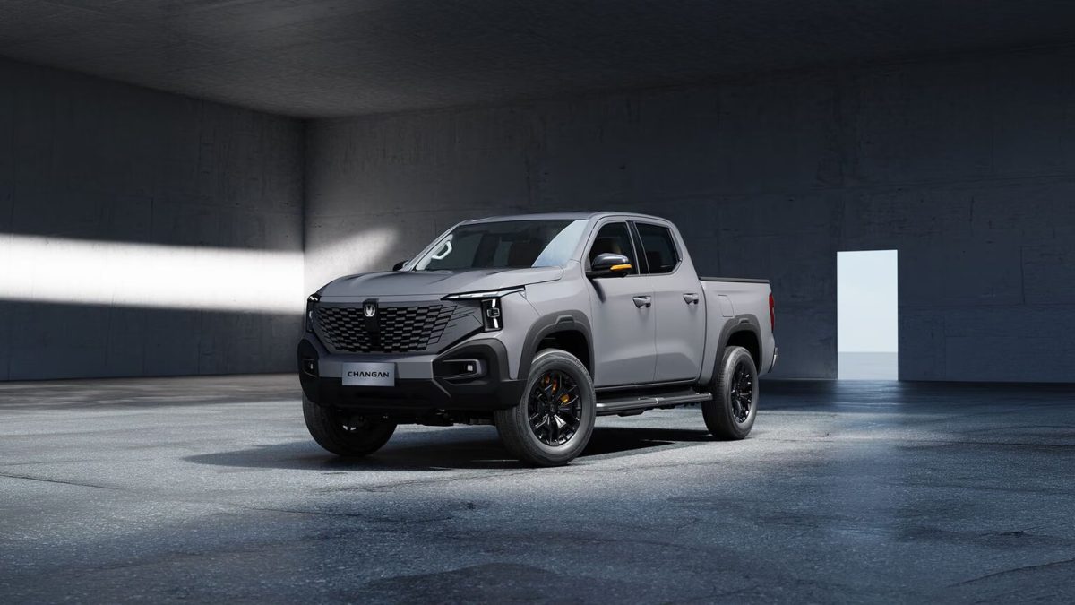 CHANGAN HUNTER спереди в три четверти в студии