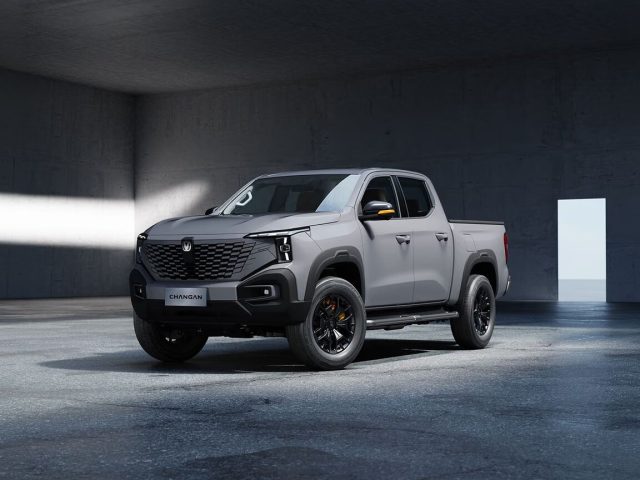 CHANGAN HUNTER спереди в три четверти в студии