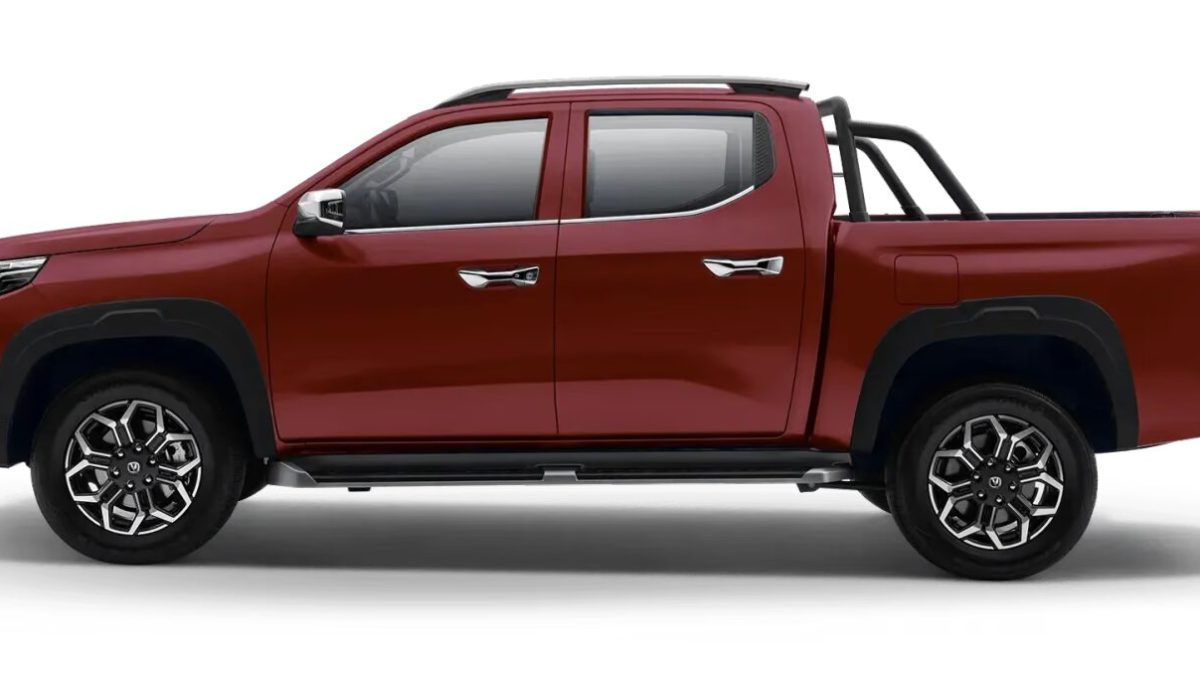 CHANGAN HUNTER красного цвета в профиль