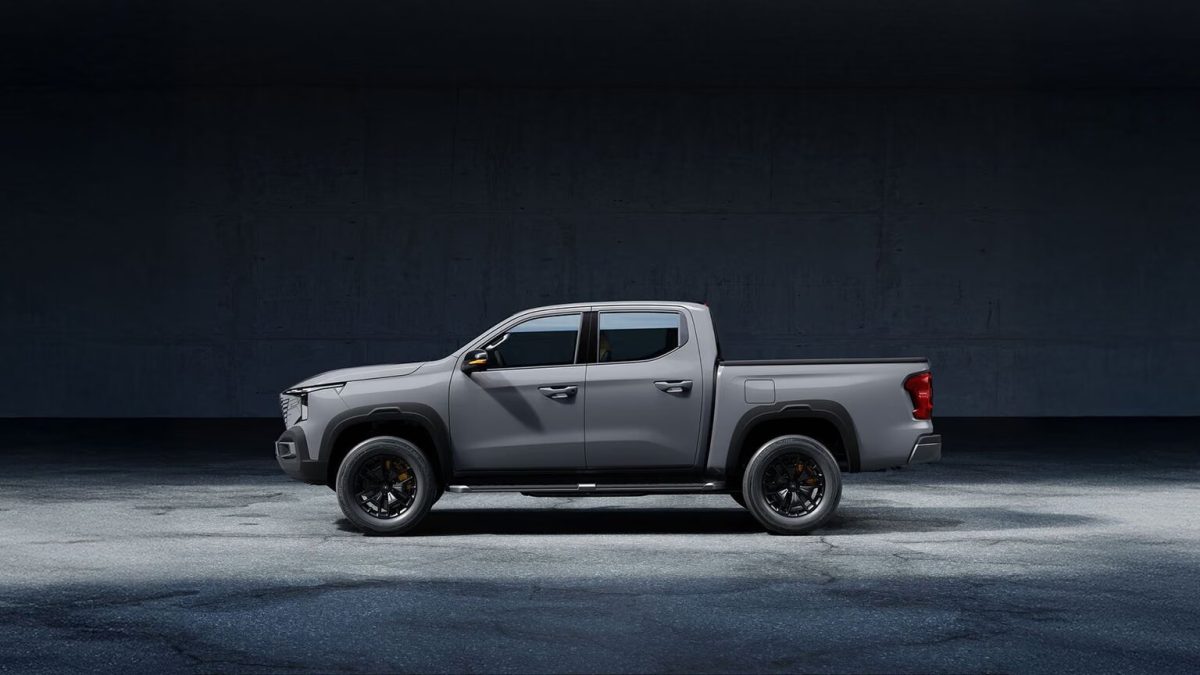 CHANGAN HUNTER в профиль на тёмном фоне
