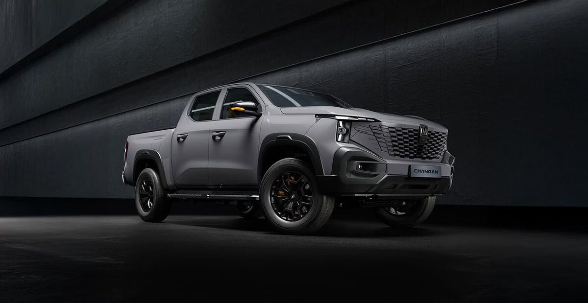 CHANGAN HUNTER сзади в три четверти