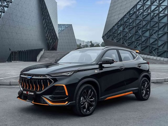 Changan Oshan X5 — вид спереди в три четверти