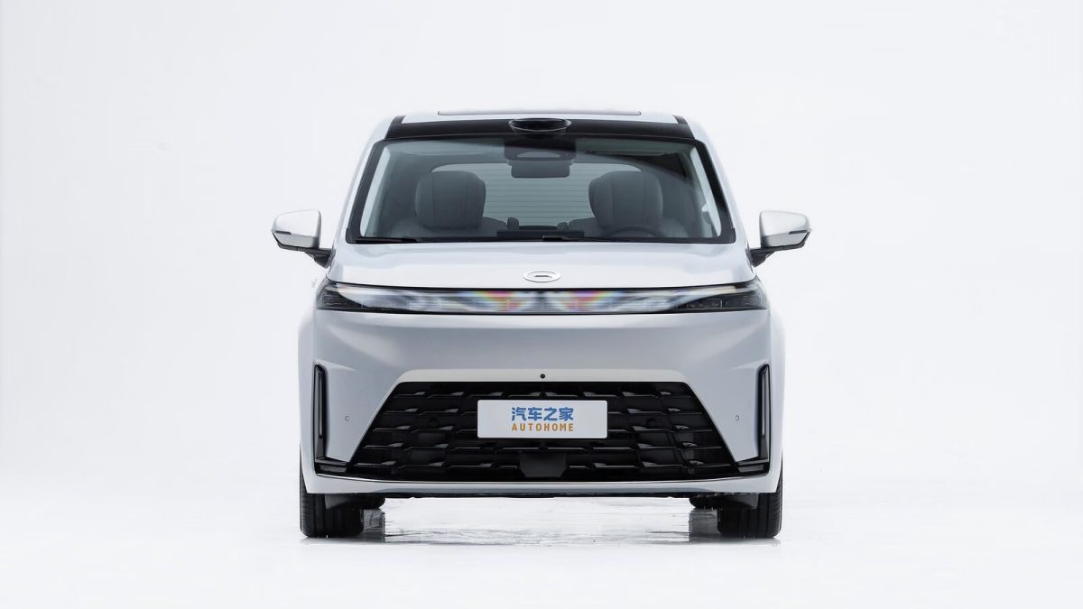 GAC E8 PHEV Ultra — вид спереди