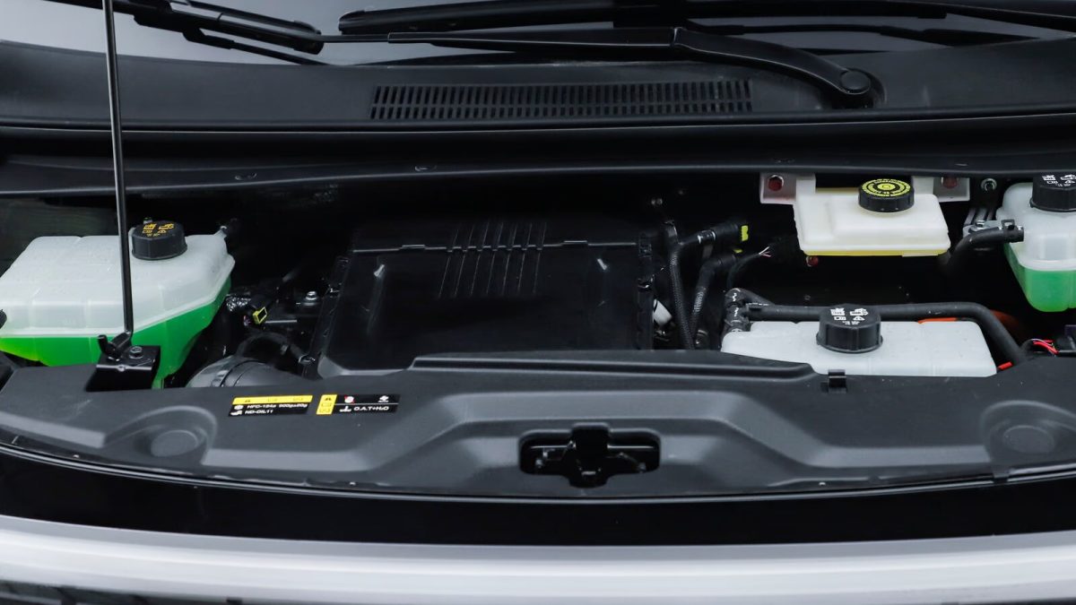 GAC E8 PHEV Ultra — моторный отсек гибридной версии