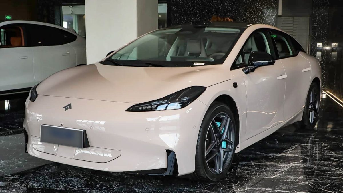GAC Hyptec GT 710 Max — вид спереди в три четверти слева