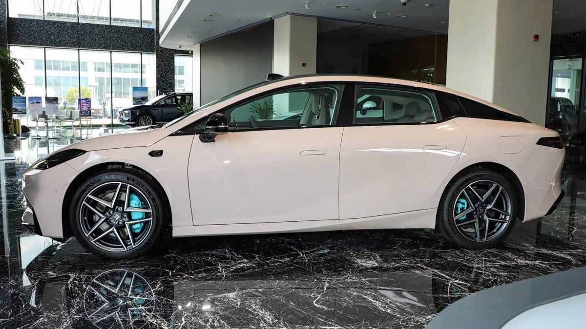 GAC Hyptec GT 710 Max — профиль слева