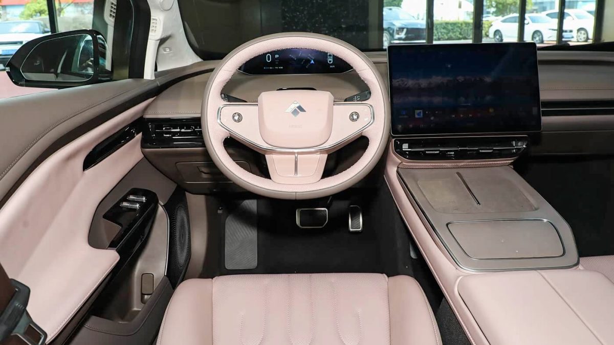 GAC Hyptec GT 710 Max — место водителя (интерьер)