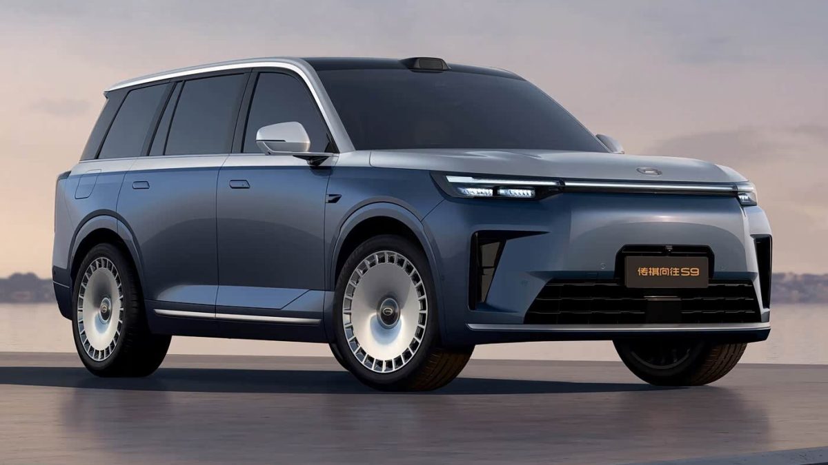 GAC S9 2025 — синяя версия с многоспицевыми колёсами