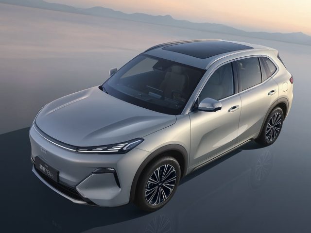 Geely Galaxy Starship 7 EM-i, вид сверху в три четверти