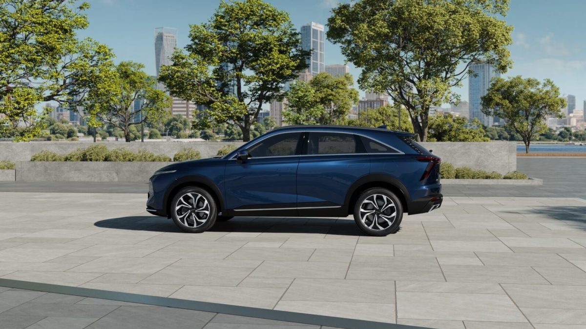 Haval F7 сзади сбоку