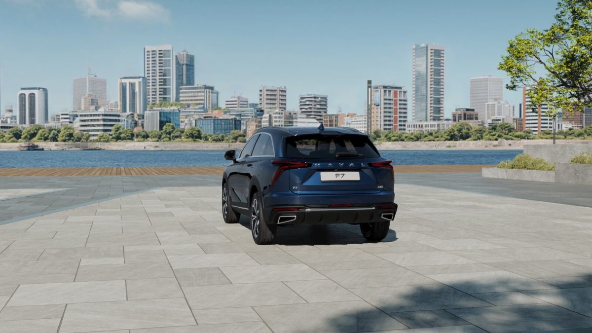 Haval F7 сзади в три четверти