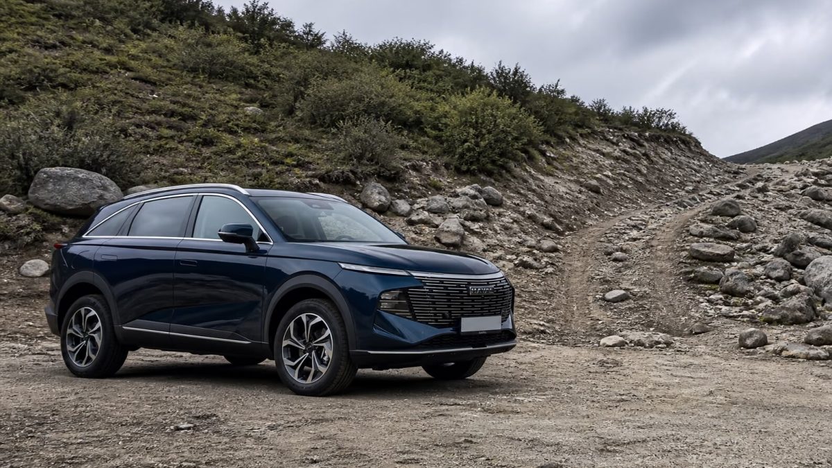 Haval F7 перед тяжёлым каменистым бездорожьем