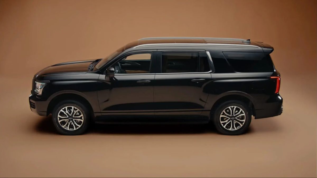 Haval H5 в профиль на студийном фоне