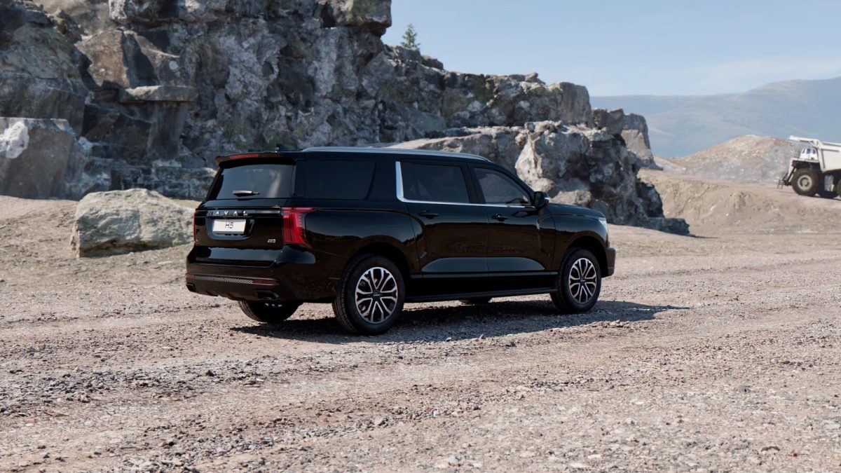 Haval H5 сзади сбоку у скалы