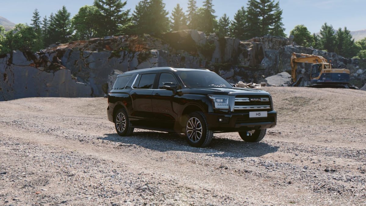 Haval H5 спереди в лесу