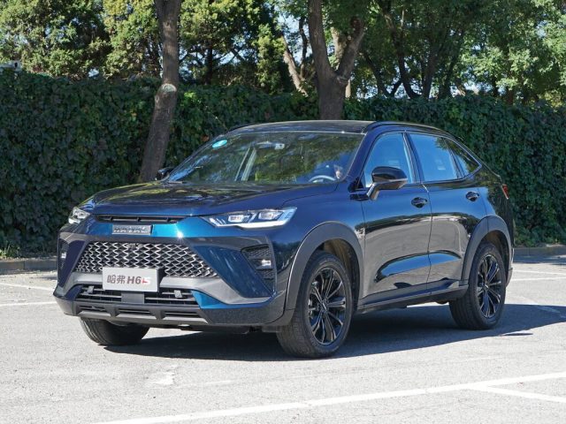 Haval H6S — вид спереди в три четверти
