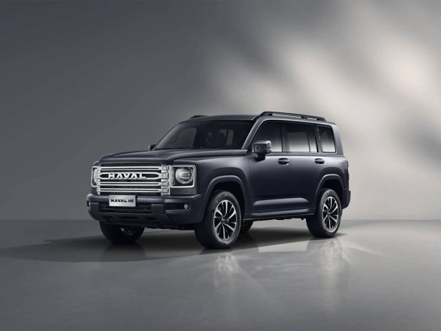 Haval H9 спереди в три четверти в студии
