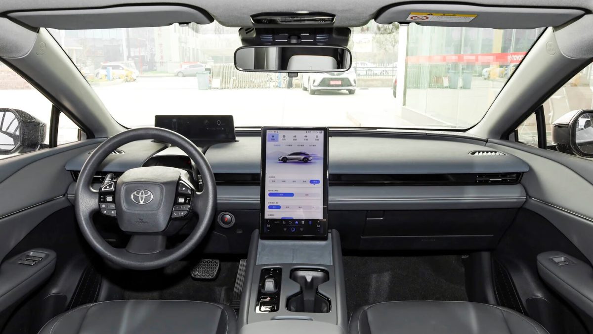 Кокпит Toyota bZ3 китайского рынка (интерьер)
