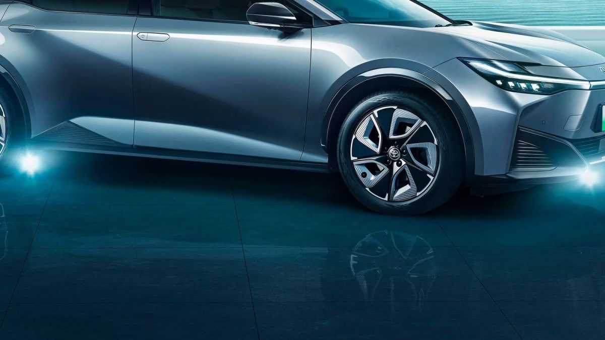 Боковая часть кузова Toyota bZ3