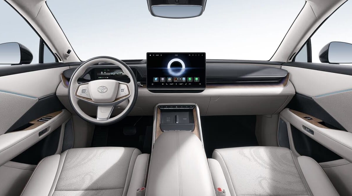 Кокпит Toyota bZ7 китайского рынка (интерьер)
