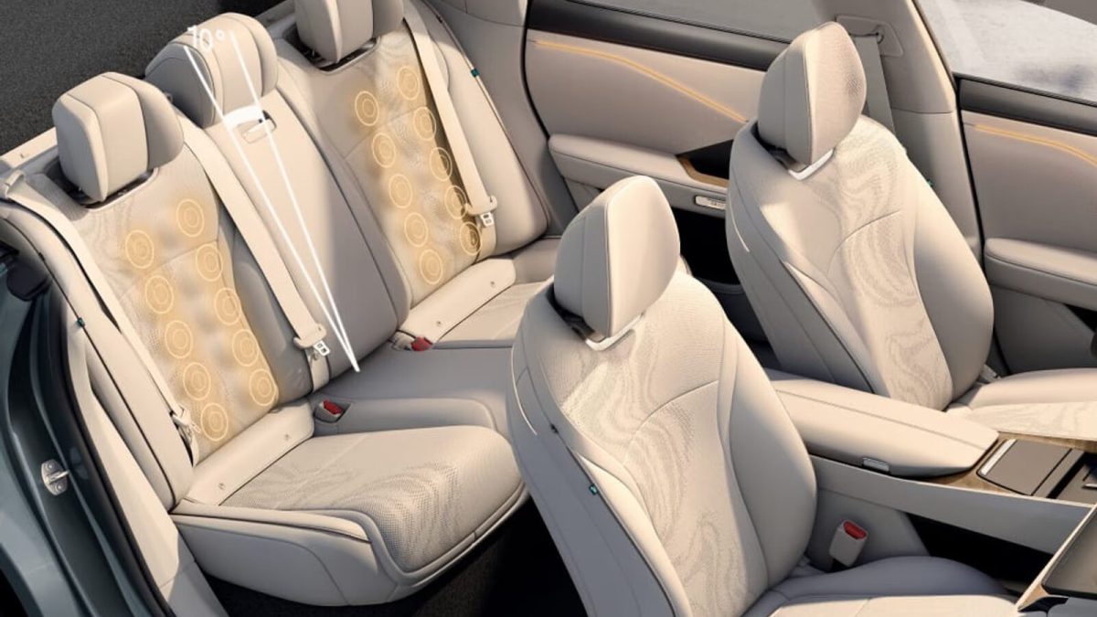 Передние и задние кресла Toyota bZ7