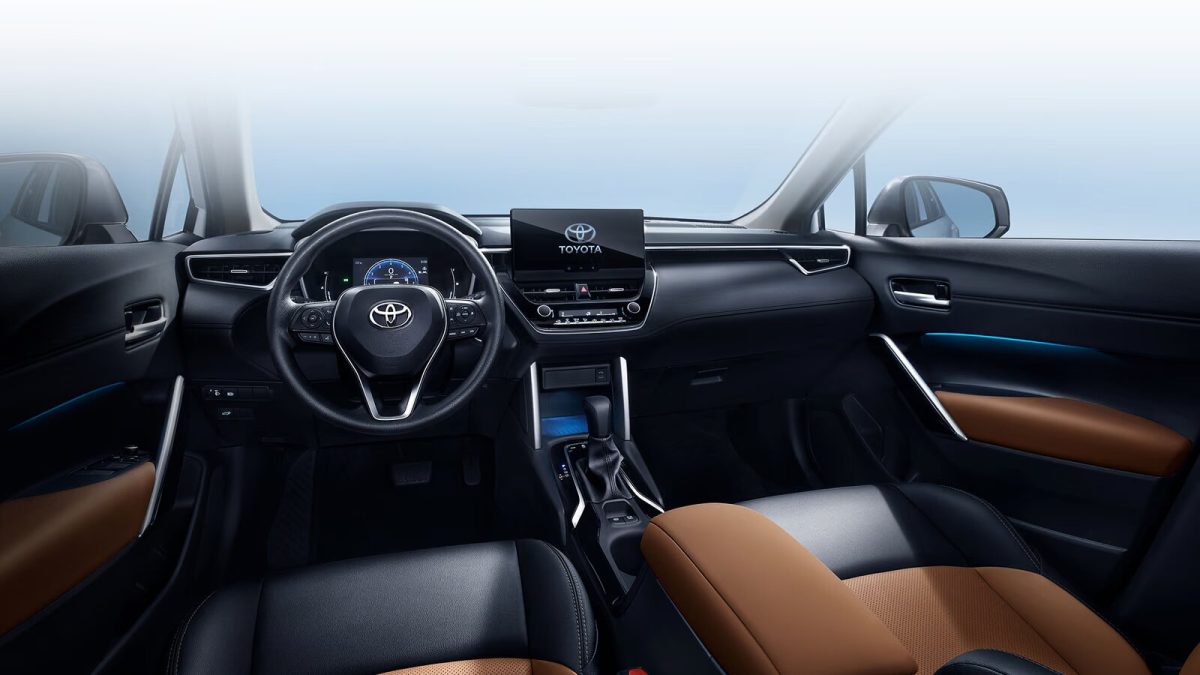 Toyota Frontlander — официальный леворульный салон