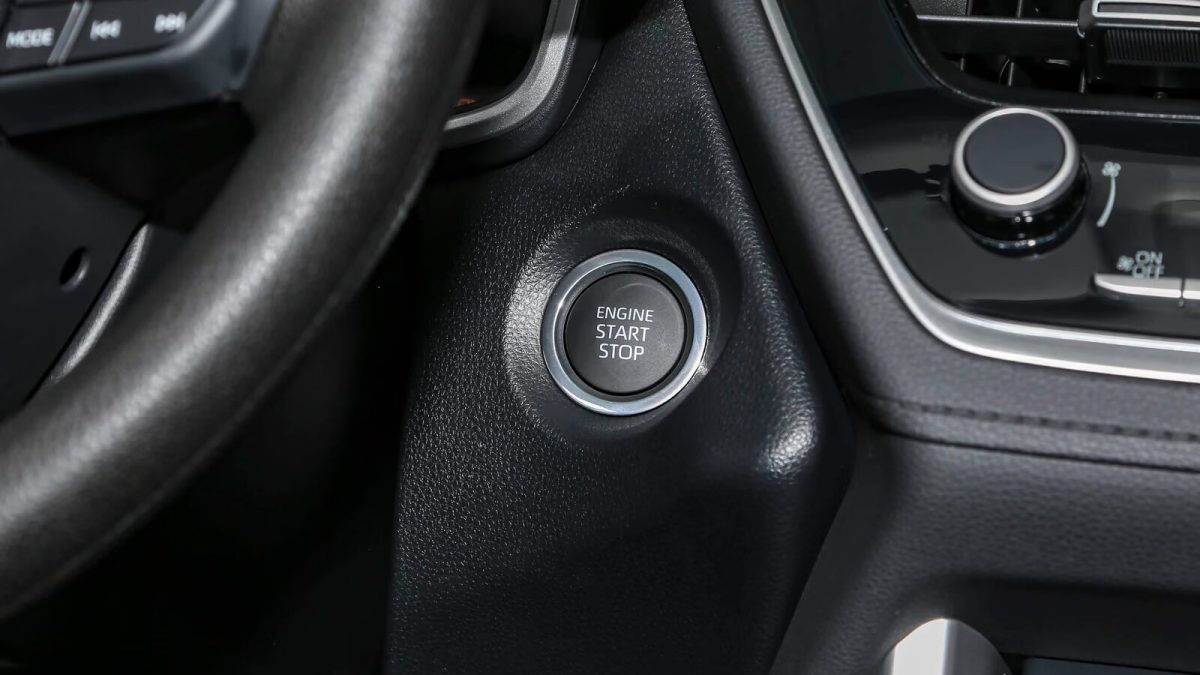 Toyota Frontlander — кнопка запуска двигателя и селектор