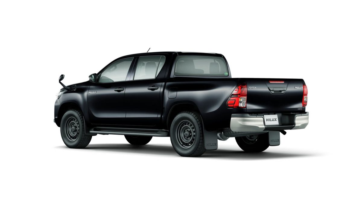 Toyota Hilux — чёрный кузов сзади в три четверти