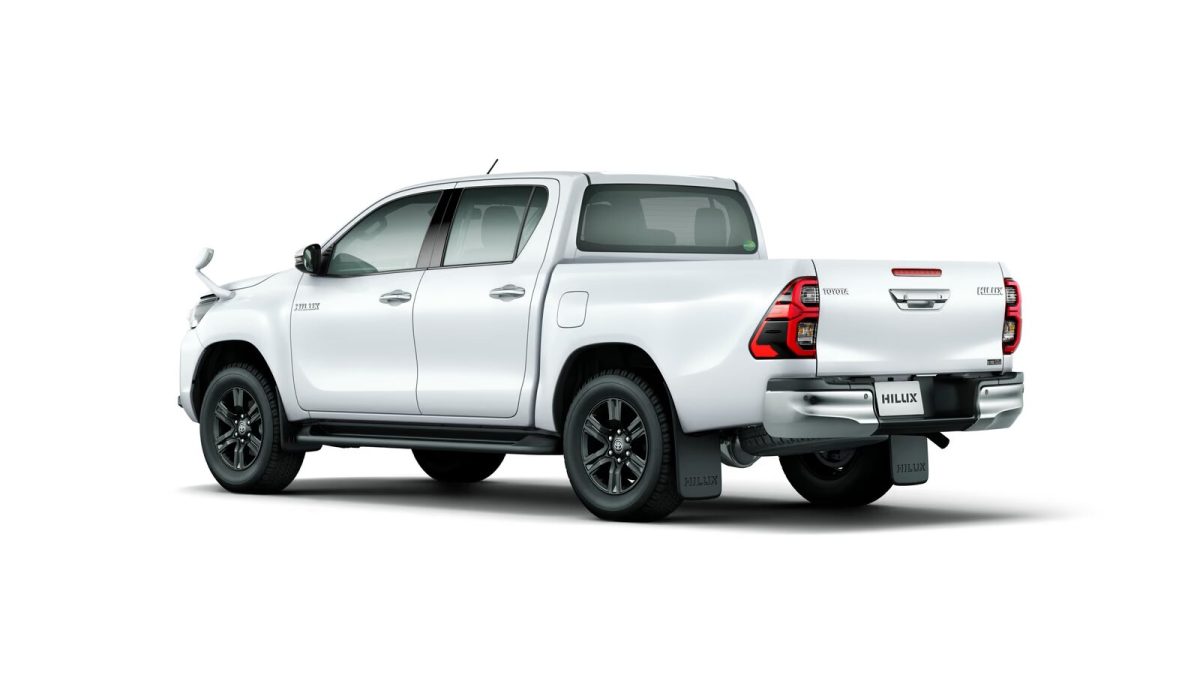 Toyota Hilux — белый кузов сзади в три четверти