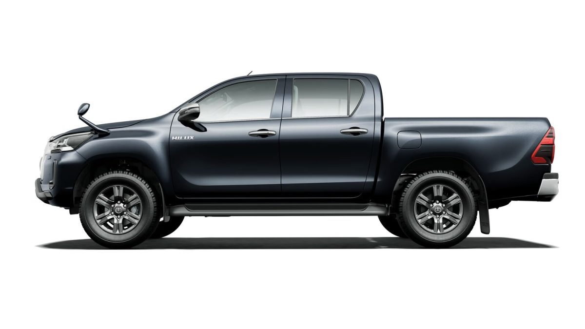 Toyota Hilux — чёрный кузов в профиль