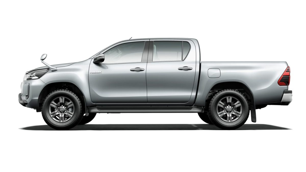 Toyota Hilux — серебристый кузов в профиль