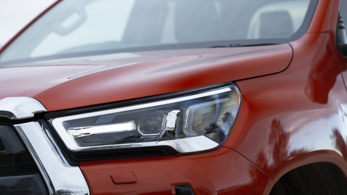 Toyota Hilux — светодиодная фара