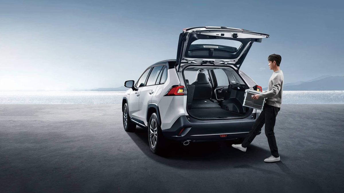Багажник Toyota Wildlander с электроприводом