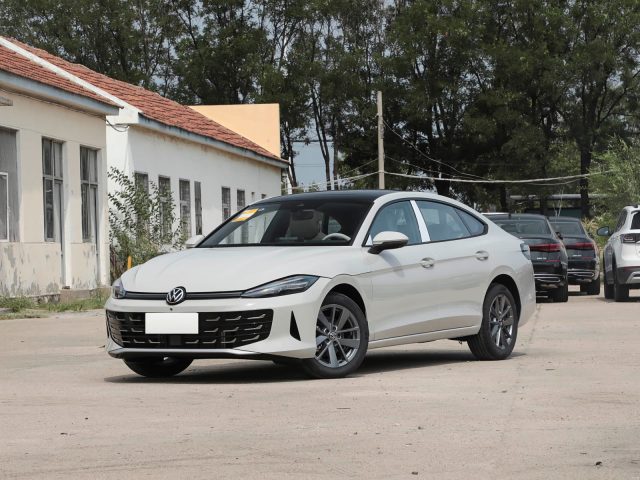 Volkswagen Lamando L 300TSI — вид спереди в три четверти